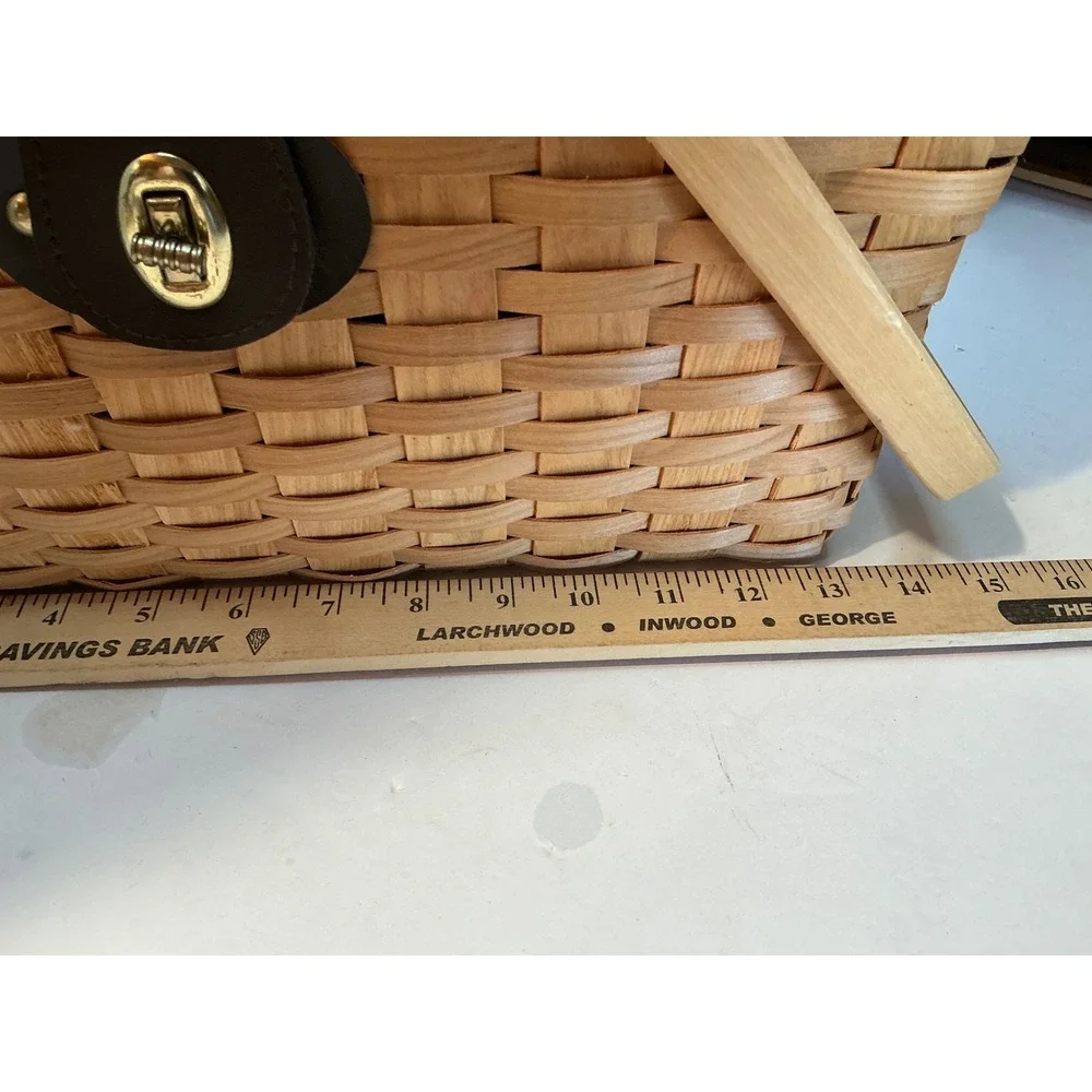 Vintage Picnic Basket Woven Wood‎ Gingham Lining Turn Lock Large Tan